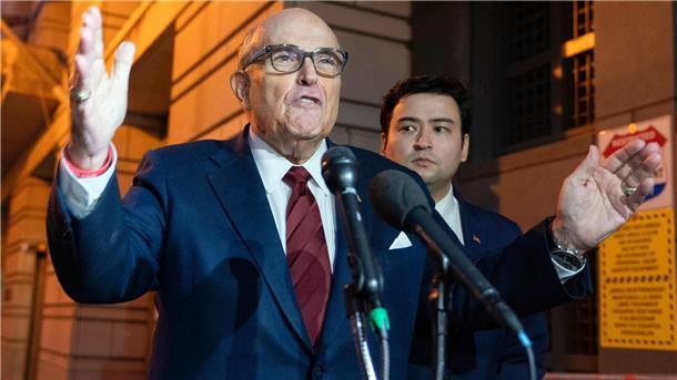New Yorks Ex-Bürgermeister Giuliani nach Unfall in Klinik Der Ex-Bürgermeister von New York liegt laut einem Sprecher im Krankenhaus (Archivbild).