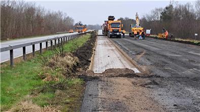 Der Fahrbahnbelag der A27 wird jetzt abgetragen. Wie lange das dauert, konnte die Autobahn GmbH noch nicht einschätzen