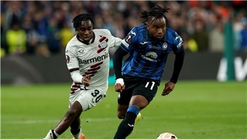 Der FC Bayern ist an Ademola Lookman von Atalanta Bergamo dran. (Archivbild)