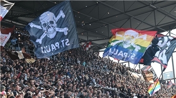 Der FC St. Pauli spielt am Wochenende in Frankfurt.