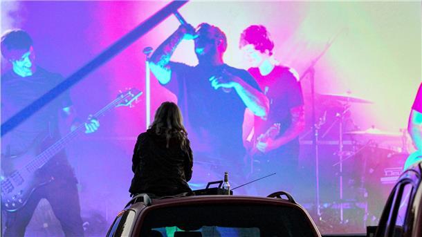 Der Festival-Sommer ist Corona-bedingt ins Wasser gefallen. In Tarmstedt hat der Verein "Rock den Lukas" sein Konzert deshalb ins oder aufs Auto verlegt.