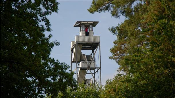 Auf dem Turm im Wald - Rudolf Hoffmann ist Feuerwächter Der Feuerwachturm Galgenberg am nördlichen Rand des Ruhrgebiets ist Teil eines Verbundes.