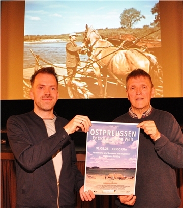 Der Filmemacher und Publizist Hermann Pölking (rechts) und sein Cutter und Filmrestaurator Daniel Tietze haben aus altem Filmmaterial einen Film über das historische Ostpreußen zusammengestellt. Am Samstagabend stellen sie diesen Film im Braker Centraltheater vor.