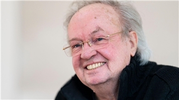 Der Filmregisseur und Drehbuchautor Franz Xaver Bogner feiert den Geburtstag mit seiner Familie.