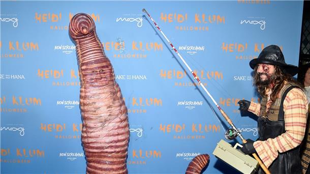 Halloween: Heidi Klum überrascht als Riesenwurm Der Fischer und seine Frau: Heidi Klum und Tom Kaulitz.