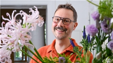 Der Florist Nicolaus Peters hat Floristik-Weltmeisterschaft in England gewonnen.