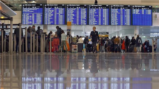 Winterwetter führt zu Flughafen-Stillstand in München Der Flugbetrieb in München kommt wegen Eisregens erneut zum Erliegen.