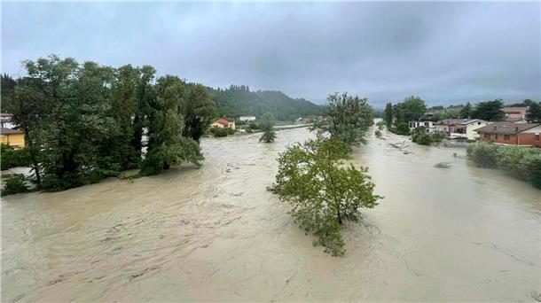 Überschwemmungen in Teilen Italiens - Neun Tote Der Fluss Savio ist nach starken Regenfällen über die Ufer getreten.