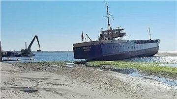 An „Amanda“ kam keiner vorbei: Frachtschiff blockiert Hafen von Wangerooge Der Frachter „Amanda“ lag quer vor der Hafenzufahrt Wangerooge.