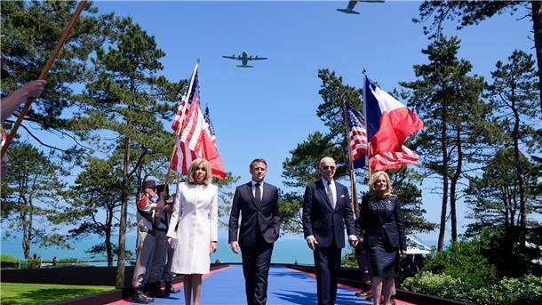 Die letzten D-Day-Helden: Gedenken in Zeiten des Krieges Der französische Präsident Emmanuel Macron und US-Präsident Joe Biden danken mit ihren Reden in der Normandie den alliierten Soldaten für ihren Einsatz im Zweiten Weltkrieg.