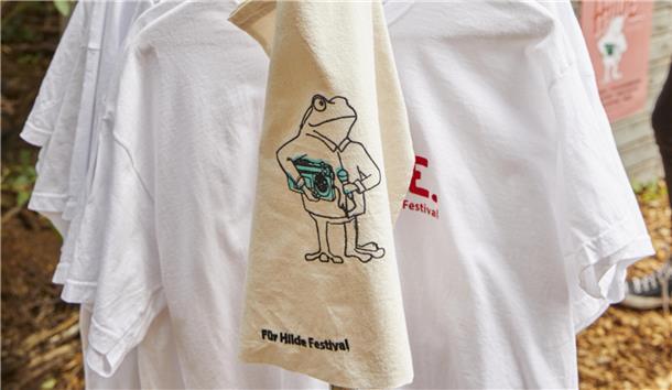 Festival „Für Hilde“ in Wohnste: Charmant, vielfältig und erstmals ausverkauft Der Frosch ist das Logo für das Festival.
