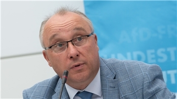 Der frühere AfD-Bundestagsabgeordnete Jens Maier will in sein Amt als Richter in Sachsen zurückkehren (Archivbild).