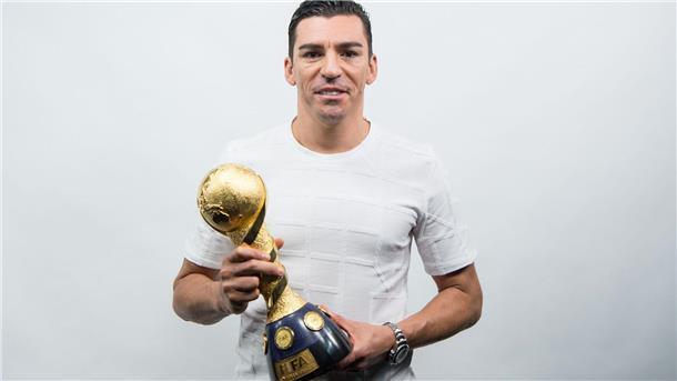 Nach Verbrennungen: Lúcio teilt Foto aus dem Krankenhaus Der frühere brasilianische Weltmeister von 2002 und Bundesliga-Star Lúcio hat sich bei einem häuslichen Unfall Verbrennungen zugezogen.