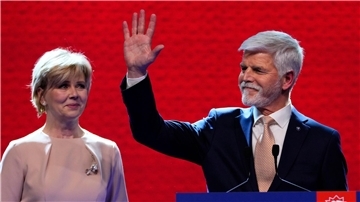 Der frühere Nato-General Pavel wird neuer Präsident in Tschechien. Hier mit seiner Frau Eva.