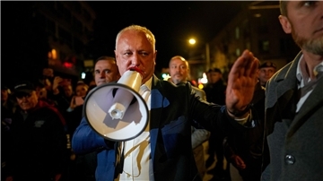 Der frühere Präsident Igor Dodon mit seinem Patriotischen Block sieht sich gemeinsam mit anderen Oppositionsparteien in Moldau als Sieger und hat Protest gegen die Wahl angekündigt.