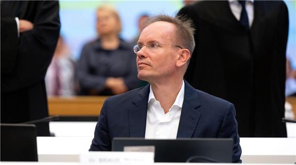 Brauns Fahrer im Wirecard-Prozess: Ich wurde ruiniert Der frühere Wirecard-Vorstandschef Markus Braun steht zusammen mit zwei weiteren ehemaligen Wirecard-Managern seit Dezember 2022 vor Gericht.