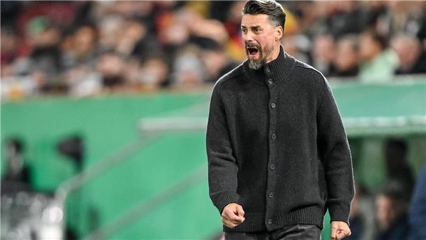 Augsburger Pokal-K.o. nächster Tiefschlag für Wagner Der Frust muss raus: Sandro Wagner schreit am Spielfeldrand.