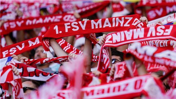 Notfall: Mainzer Fan „auf dem Wege der Besserung“ Der Fußball-Fan, der im Spiel der Mainzer in Stuttgart reanimiert werden musste, ist nach Club-Angaben auf dem Weg der Besserung.
