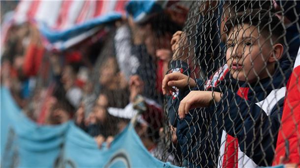 Im Spiel kollabiert: Uruguayer Izquierdo auf Intensivstation Der Fußballverein Nacional aus Uruguay bangt um seinen Spieler Juan Izquierdo.