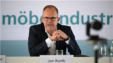 Der Geschäftsführer des Verbandes der Küchenmöbelindustrie, Jan Kurth ist überzeugt, dass es bergauf geht mit der Branche.