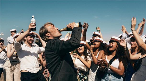 Ist Alkohol doch eine Lösung? - „Der Rausch“ Der Geschichtslehrer Martin (Mats Mikkelsen, M) stellt sich gemeinsam mit weiteren Lehrern einem Selbstexperiment.