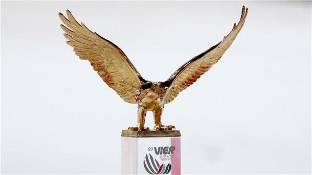 So läuft die Vierschanzentournee ab Der goldene Adler für den Sieger der Vierschanzentournee.