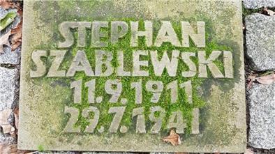 Der Grabstein von Stefan Szablewski auf dem Wulsdorfer Friedhof in Bremerhaven.