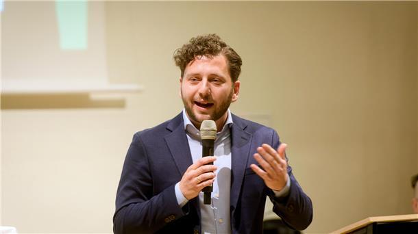 Der Grünen-Bundesvorsitzende Felix Banaszak.