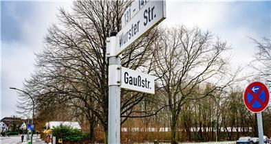 Hafentunnel fertig: Soll jetzt die Wurster Straße wieder geöffnet werden? Der Hafentunnel ist offiziell eröffnet. Jetzt haben sich Leser gemeldet, die sich für die Wiederöffnung der Wurster Straße Richtung Weddewarden einsetzen.