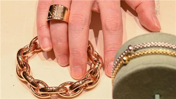 Schmuck- und Uhrenbranche ächzt unter hohem Goldpreis Der Handel hält sich beim Einkauf von Ware zurück. (Archivbild)
