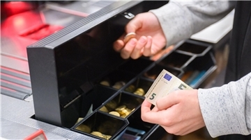 Der Handel im Land Bremen bewertet die laufenden Geschäfte nach wie vor überwiegend negativ.