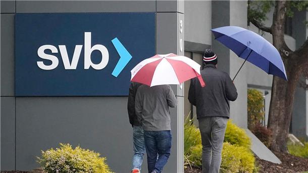 US-Präsident Biden beruhigt US-Kunden nach Bankpleiten Der Hauptsitz der Silicon Valley Bank im kalifornischen Santa Clara.