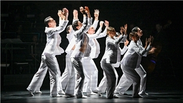Der Herzlieb-Kohut-Preis für herausragende künstlerische Leistungen wird jedes Jahr bei der Gala verliehen. Dieses Mal ging er an die Ballett-Compagnie, die Ausschnitte aus der früheren Produktion „Die vier Jahreszeiten“ zeigte.