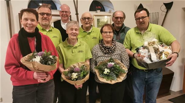 Der Hesedorfer Heimatverein ist auf der Suche nach Verstärkung für den Vorstand. Das Foto zeigt Sabine Fischer (von links), Oliver Schulz, den Vereinsvorsitzenden Henry Fischer, Anne Topel, Uwe Kenzler, Elke Viebrok, Wilfried Lippke und Stefan Barnekow.