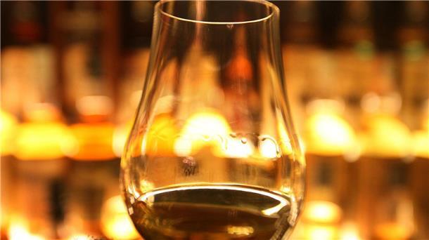 Schluss mit schottischer Whisky-Idylle? Der hochprozentige Alkohol ist eines der bekanntesten Symbole Schottlands und damit auch ein wichtiger Wirtschaftsfaktor.