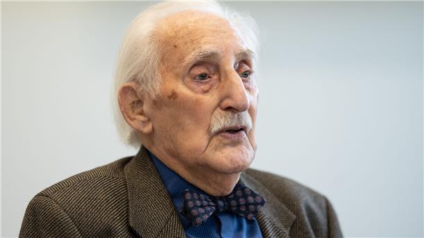 Holocaust-Überlebender warnt vor rechtem Gedankengut Der Holocaust-Überlebende Leon Weintraub spricht bei einem Pressegespräch an der Georg-August-Universität Göttingen.