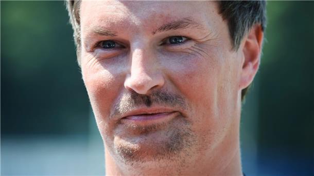 HSV verlängert Vertrag mit Trainer Merlin Polzin Der HSV setzt weiter auf Trainer Merlin Polzin.