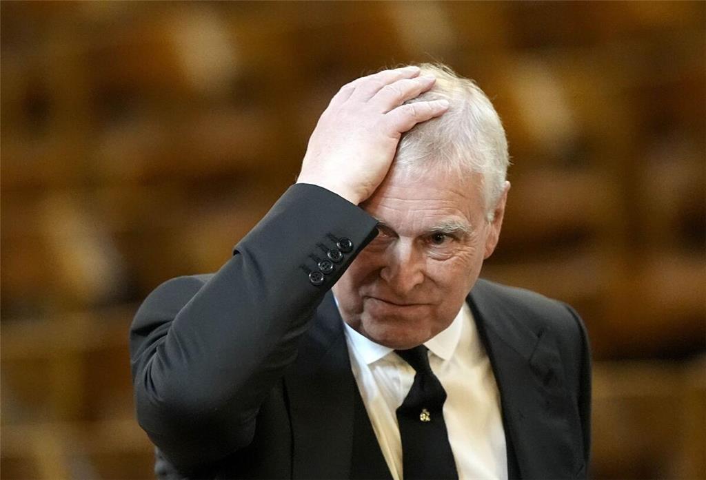 Paukenschlag im Palast: Prinz Andrew bald nicht mehr Prinz Der in Verruf geratene Prinz Andrew ist bald seinen Prinzentitel los. (Archivbild)