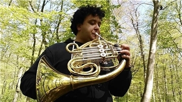 Italienische Lebensfreude aus dem Waldhorn Der italienische Hornist Eugenio Guercia gehört zu den vielen neuen Musikern im Philharmonischen Orchester Bremerhaven.