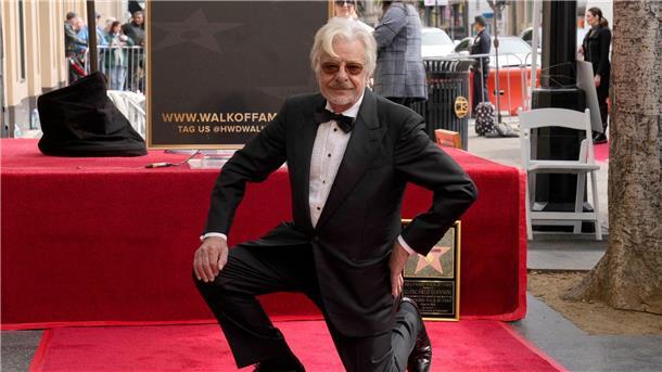 Giancarlo Giannini enthüllt seinen Hollywood-Stern Der italienische Kinostar Giancarlo Giannini neben seinem Stern auf dem Hollywood „Walk of Fame“.