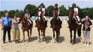 Uwe Nethke, Lyn Elisa Goltz, Lene-Lies Hüppe, Paula Petershagen, Julia Boutin, Doreen Hüppe und Nicole Dietrich