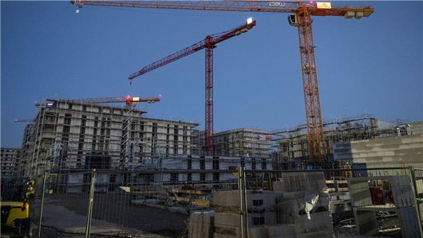 „Abwärts-Sog“: Immer weniger Baugenehmigungen für Wohnungen Der jahrelang boomende Wohnungsbau ist wegen des starken Zinsanstiegs und teurerer Materialien abrupt ins Stocken geraten.