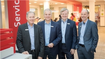 Vier Männer bilden derzeit den  Vorstand der Weser-Elbe Sparkasse: 