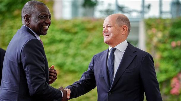 Deutschland und Kenia schließen Migrationsabkommen Der Kanzler und Kenias Präsident wollen gemeinsam die Migration besser steuern.