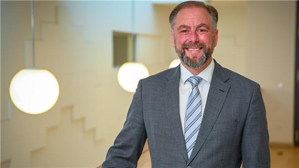 Der kaufmännische Geschäftsführer des Klinikums Reinkenheide, Frank Kühl, will in Zukunft noch stärker auf ambulante Behandlungen von Patienten setzen. 