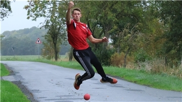 Ben Sanders beim Boßeln für den KBV Reitland
