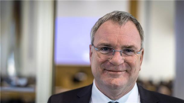 Razzia gegen Fake-Abo-Betrüger - 300 Millionen Euro Schaden Der Koblenzer Generalstaatsanwalt Harald Kruse wundert sich, dass die Kreditkartenkriminalität bis nach Nordkorea reicht. (Archivbild)