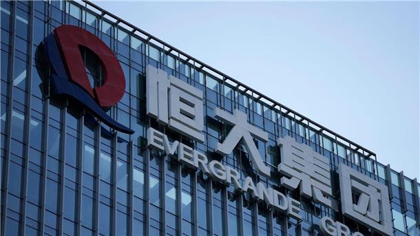 Der Konzern China Evergrande ist umgerechnet mit mehr als 300 Milliarden US-Dollar der weltweit am höchsten verschuldete Bauträger.
