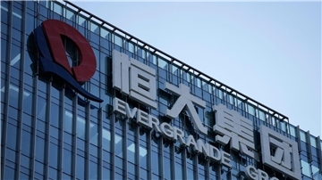 Der Konzern China Evergrande ist umgerechnet mit mehr als 300 Milliarden US-Dollar der weltweit am höchsten verschuldete Bauträger.