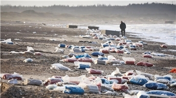 Der Küstenstreifen zwischen Tranum und Slette Strand in Dänemark ist gesäumt von gestrandeten Containern.